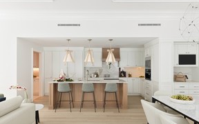 Simple, elegant holiday decor by Yvonne Luo of JHA.