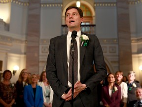 Les changements intervenus au sein du bureau du premier ministre de la Colombie-Britannique, David Eby, signalent-ils un changement d'approche ? 2 Éby