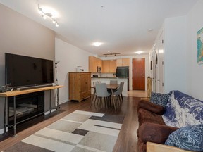 Квартира 112 по адресу 2065 West 12th Avenue в Ванкувере была выставлена на продажу за 828 000 долларов и продана за 799 000 долларов.
