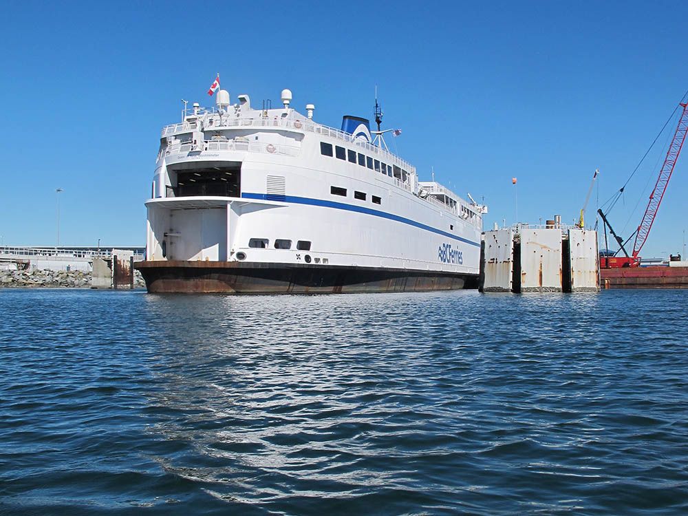   La reine de New Westminster, illustrée au terminal Tsawwassen en 2016, est le plus ancien navire majeur de la flotte de BC Ferries. Il a été construit en 1964.