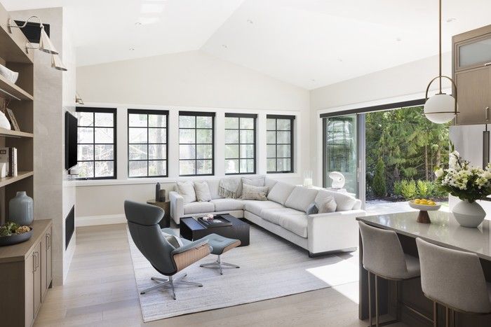 The two-bedroom, two-bath in-law suite, custom-designed for the homeowners’ parents, features a vaulted ceiling and the same finishes as used in the main house, customized for the older couple’s tastes with warmer and transitional elements, as well as some hard-wearing touches to accommodate visiting grandchildren.
