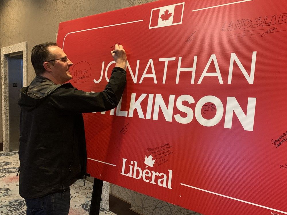  at liberal incumbent jonathan wilkinson’s election-watch party at a lonsdale quay hotel in the north vancouver-capilano riding, chuck wootten writes a message of support on a giant wilkinson sign. photo: lori culbert