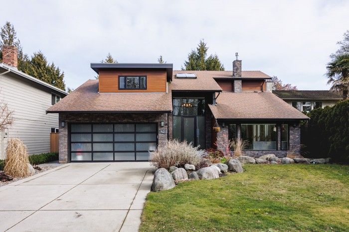  An air-conditioning/heat pump system ensures a comfortable year-round temperature.
