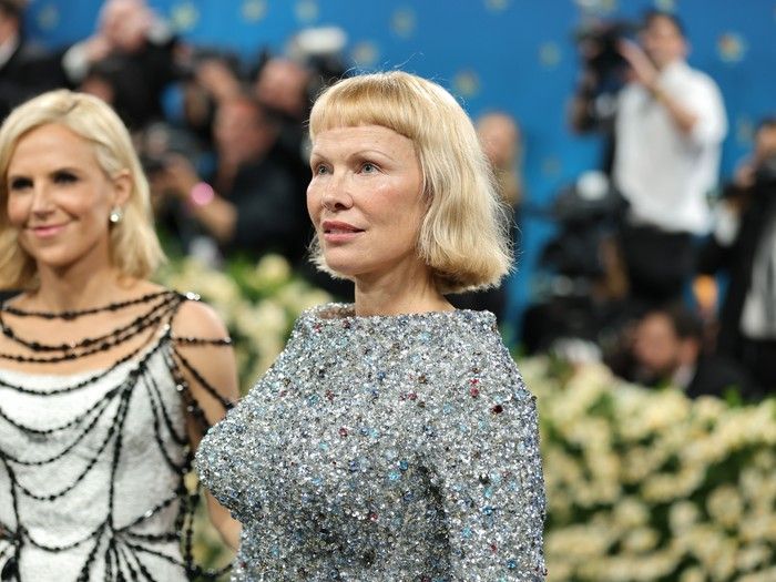 Pamela Anderson shows off bold bob on Met Gala red carpet