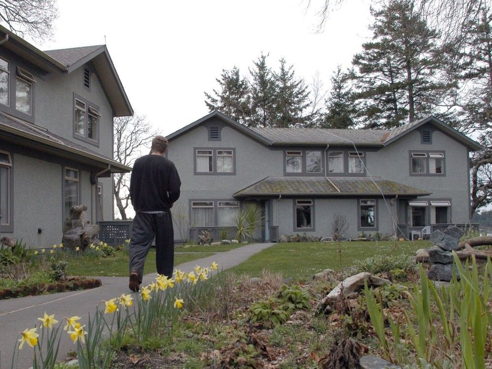 An unidentified offender walks up the path near townhouse units that house inmates at William Head Institution near Victoria. An unidentified offender walks up the path near townhouse units that house inmates at William Head Institution near Victoria.