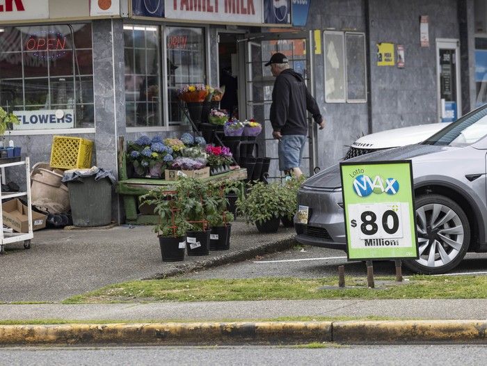   Signes annonçant le jackpot de loterie à Port Coquitlam.