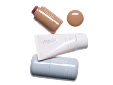 RHODE THE GLAM ON + OFF SET. Handout/