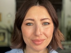 Nadia Albano shows how to create an effortless makeup look using only a few products.