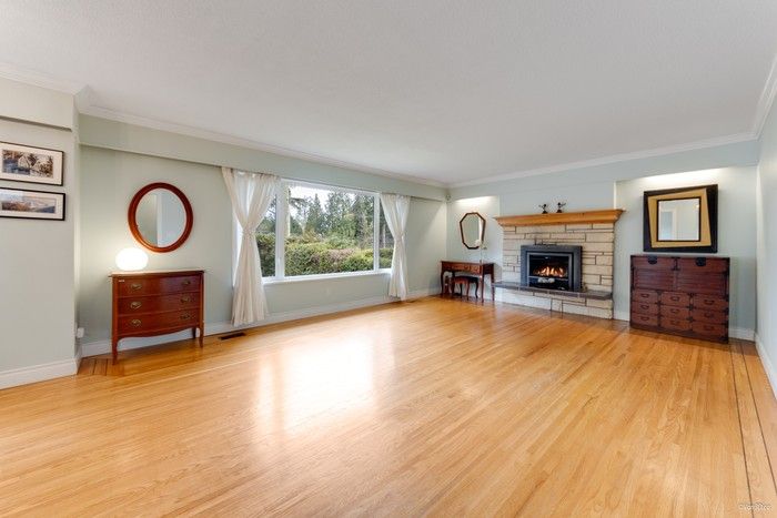  Spacious living room with fireplace.