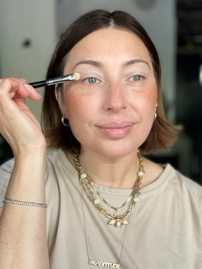 Nadia Albano makeup tutorial. Handout/