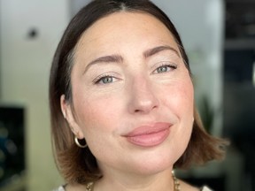 Nadia Albano shares how to get this easy, icy summer makeup look.