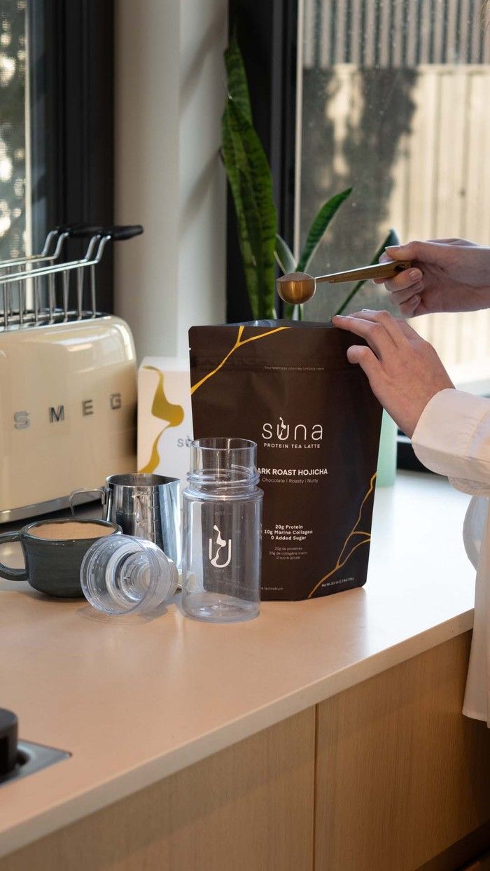  SSuna sells green and black powdered teas with a boost of marine collagen and whey protein.