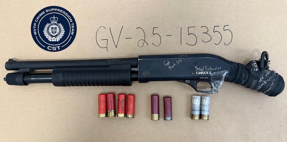 Un fusil de chasse scié confisqué par la police de transit à Surrey. Un fusil de chasse scié confisqué par la police de transit à Surrey.