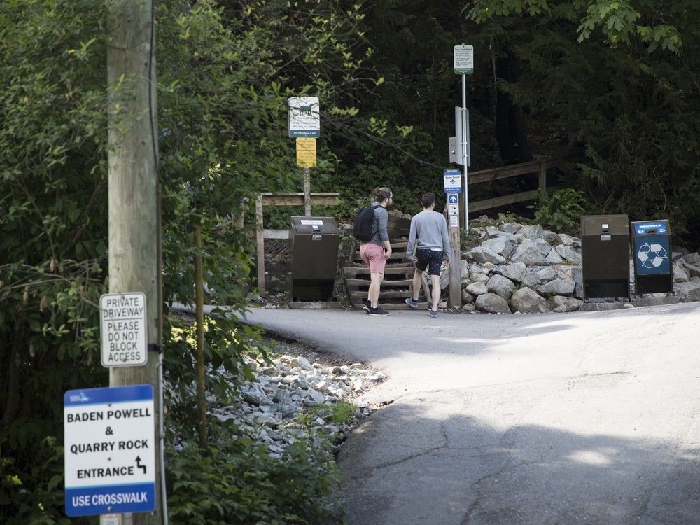  hikers at the quarry rock trail.