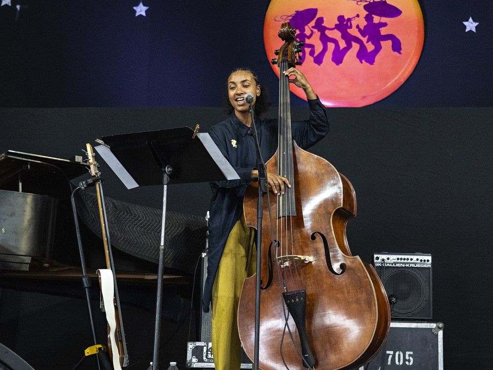 0828 Esperanza Spalding