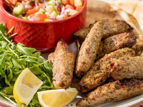 Try these time-saving air fryer chicken kebabs.
