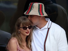 Taylor Swift travis kelce engaged