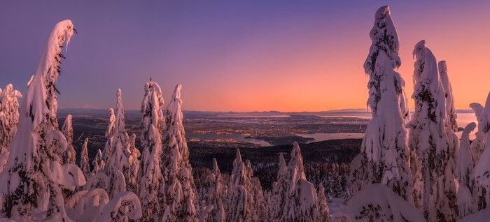  Panoramic photo from the top of Hollyburn Peak.