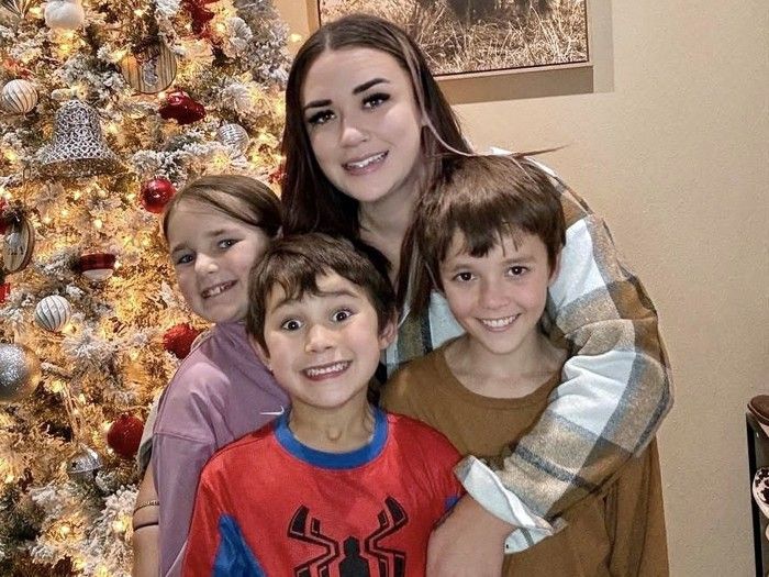  New Zealand mother Sarah Shaw, 33, and her six-year-old son Isaac (front) remain detained in the U.S. after a brief trip to Vancouver to see off her eldest children.
