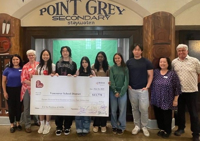  Vancouver school board chair Victoria Jung and trustee Janet Fraser (left), and trustees Suzie Mah and Christopher Richardson (right) with the Point Grey students, including Tobias Zhang (third from right), who fundraised nearly $14,000 for AEDs. Credit: Tobias Zhang