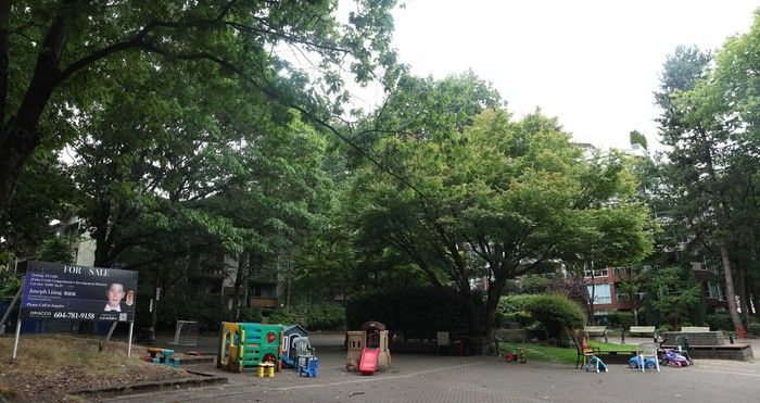     The 16,500 four-hand ft. Lot on 500 Starboard Square in False Creek is listed for $ 2 million.