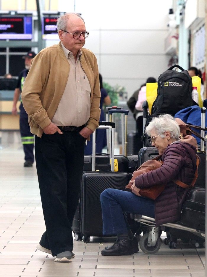  alberto and christine vildosa stranded at vancouver international airport.