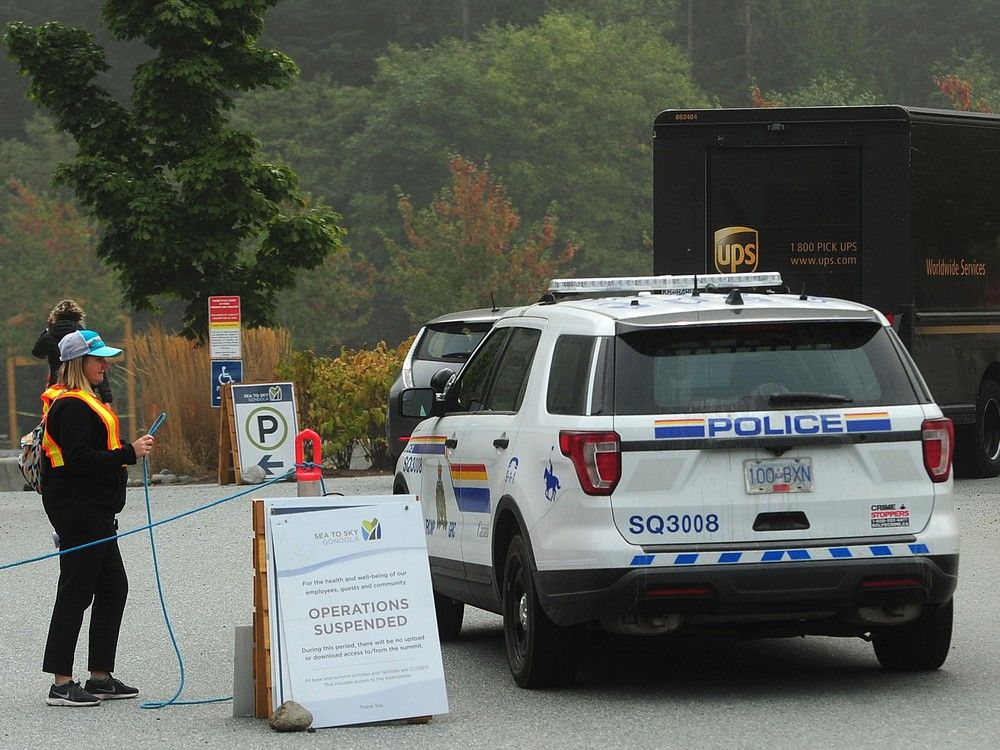  The gondola, which cost $22 million to build, was expected to attract 200,000 to 300,000 visitors a year. Here, police investigate after the cables were cut.