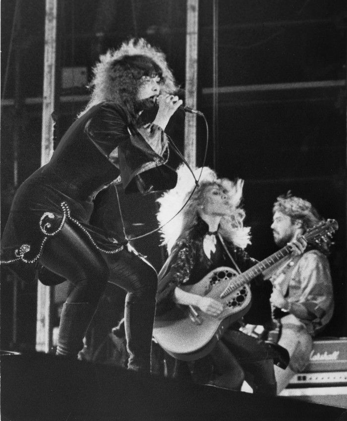 Heart performs on Aug. 27, 1978 at Empire Stadium Vancouver. Ann Wilson is singing, left, while her sister Nancy plays guitar. Deni Eagland / Vancouver Sun Heart performs on Aug. 27, 1978 at Empire Stadium Vancouver. Ann Wilson is singing, left, while her sister Nancy plays guitar. Deni Eagland / Vancouver Sun