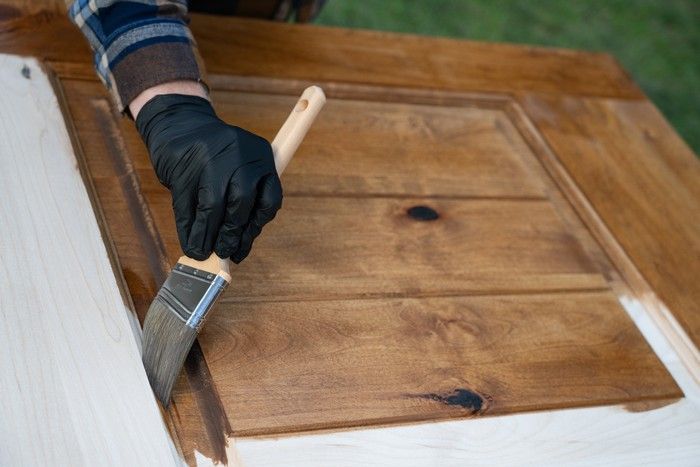  Fall’s comfortable temperatures make it a good time to stain outdoor wood surfaces before the tough Canadian winter sets in.