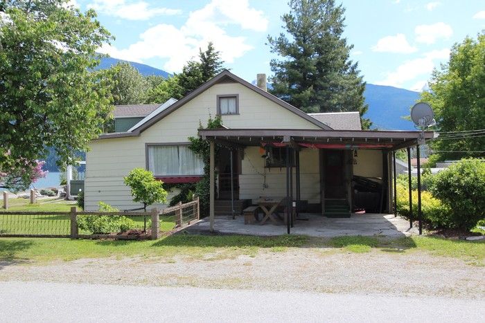 Before the reno: Built in 1945, the cabin had a history long before the Jones family made it their summer retreat in 1999.  Before the reno: Built in 1945, the cabin had a history long before the Jones family made it their summer retreat in 1999.