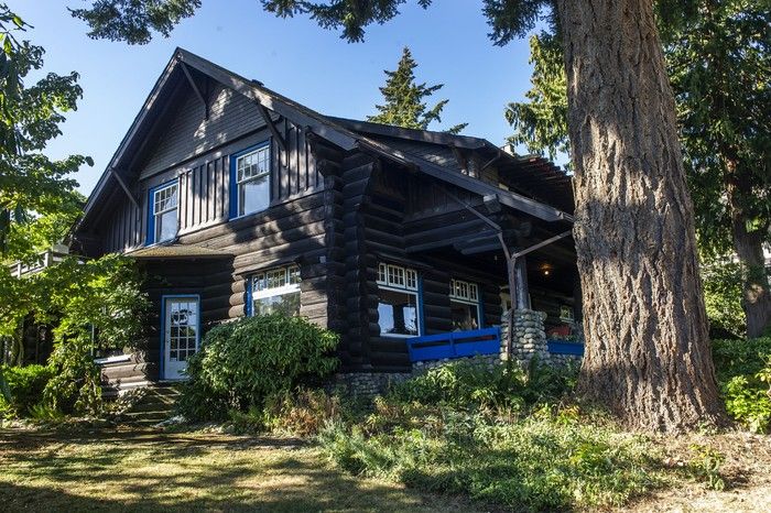 The house at 4686 West 2nd Ave. in Vancouver on Sept. 20, 2022. The house was built circa 1912-17 and sits on three lots. The house at 4686 West 2nd Ave. in Vancouver on Sept. 20, 2022. The house was built circa 1912-17 and sits on three lots.