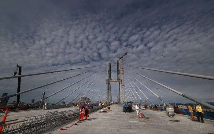 The replacement for the Pattullo Bridge will feature a single tower rather than the common two, and at 167 metres the bridge’s tower will be the tallest in the province. The replacement for the Pattullo Bridge will feature a single tower rather than the common two, and at 167 metres the bridge’s tower will be the tallest in the province.