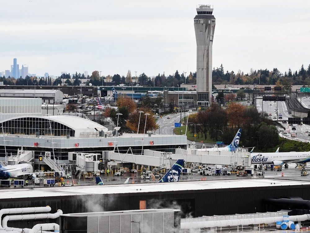Seattle airport faces threat of fuel crunch on shut pipeline