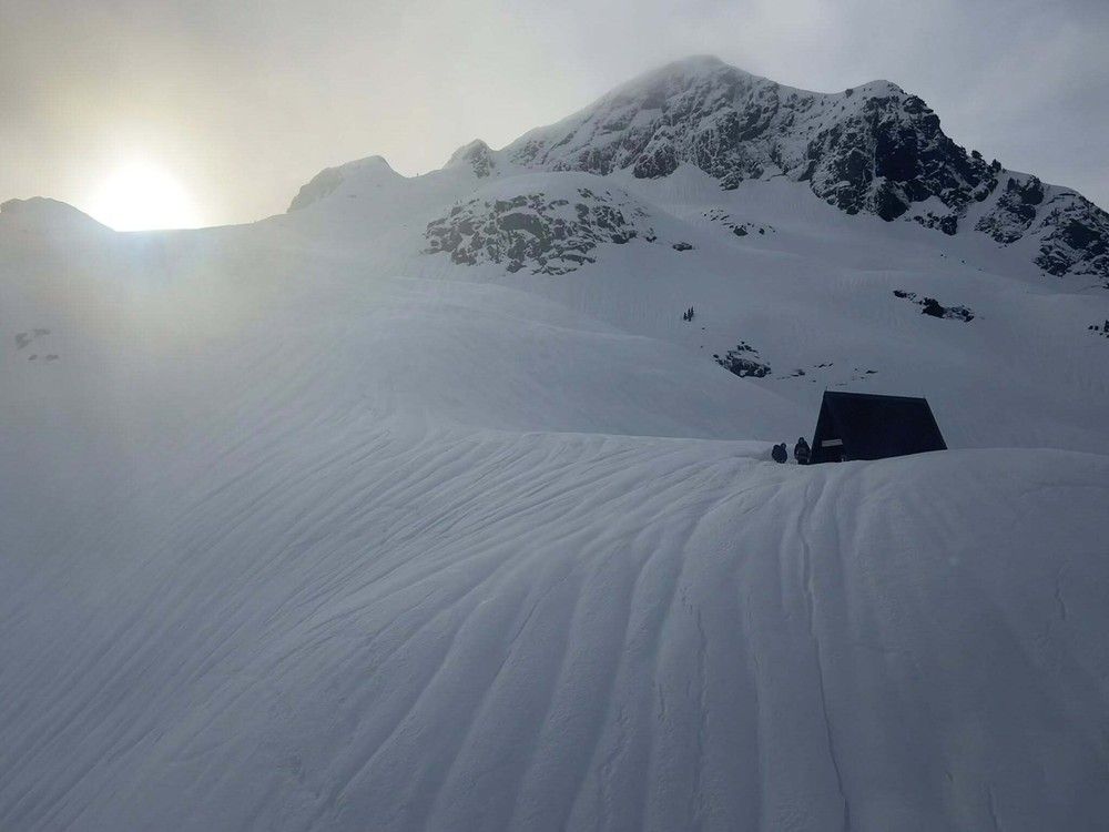  Four hikers were able to take shelter in an emergency hut on Panorama Ridge, which also contained a cache of extra food and supplies.
