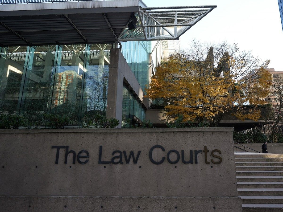 A Vancouver man badly injured in a knife attack by a pack of teenagers has failed in his attempt to sue the one youth suspected of carrying out the attack after Vancouver police and the courts refused to name him because he’s underage.