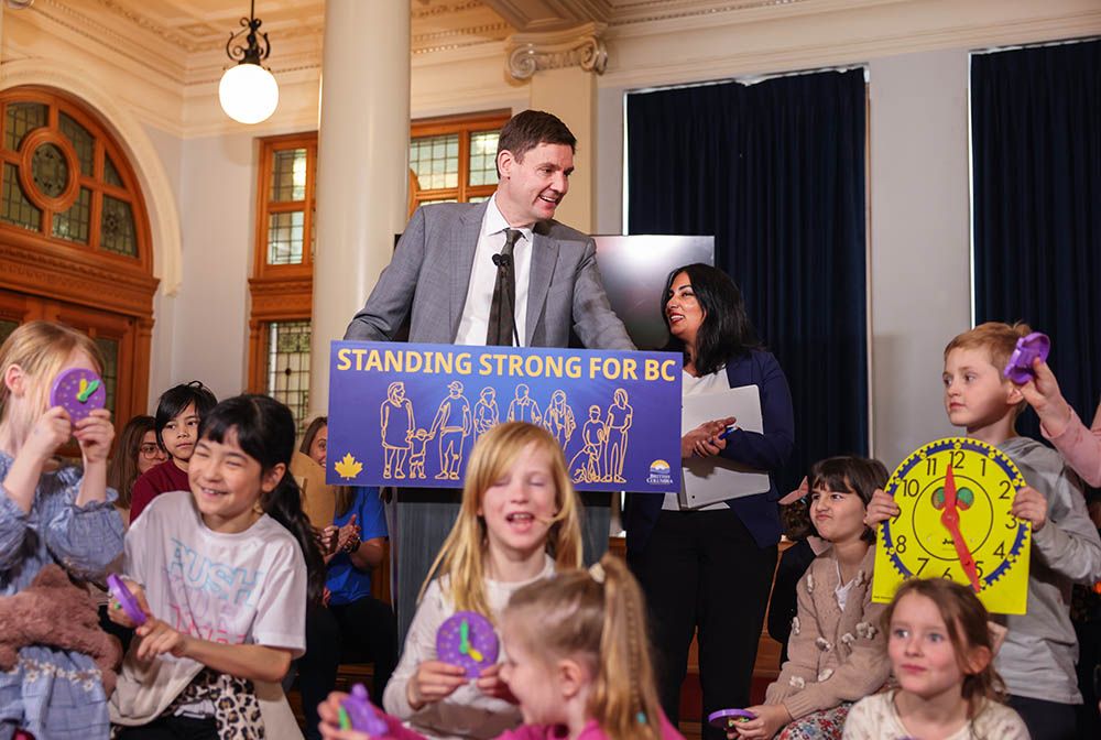  Some schoolkids joined B.C. Premier David Eby on Monday as he announced the province will adopt permanent daylight time. But health experts say the lack of morning sun and later sunsets can be hard on children’s sleep patterns.