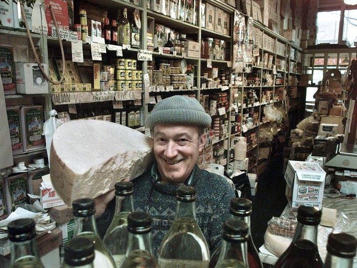 Chinatown's legendary Italian retailer dies at 93