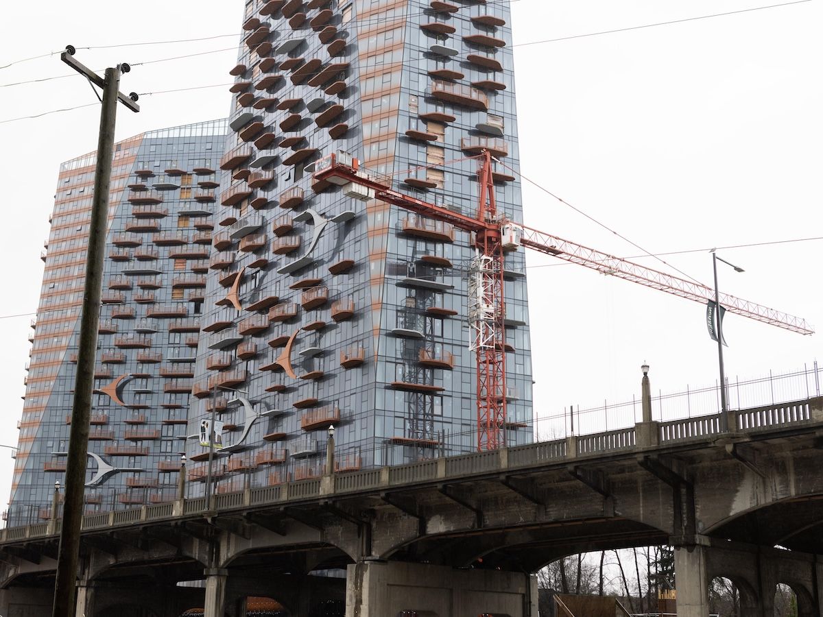 The removal of a crane from the Sen̓áḵw development will mean the Burrard Bridge will be shut to vehicle traffic Saturday and Sunday.