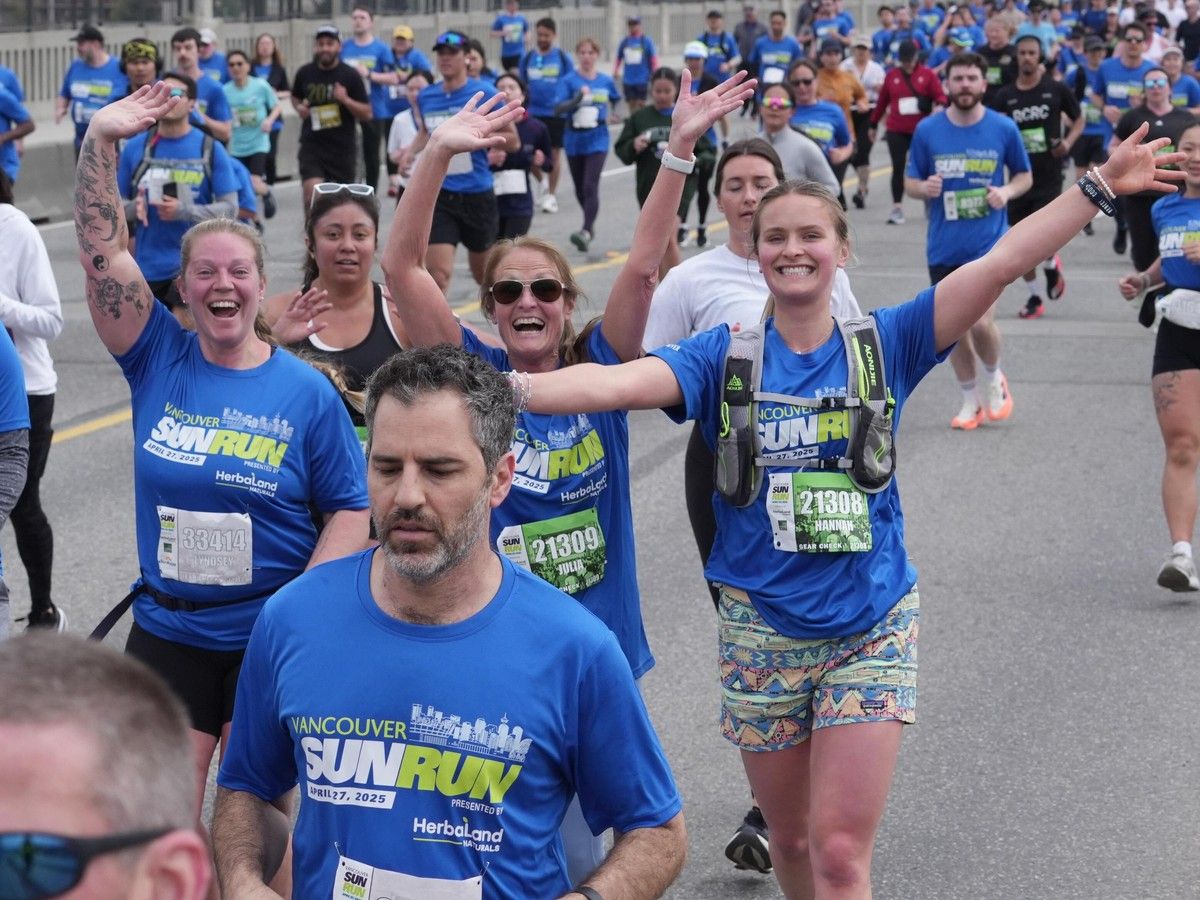 Lyndsey Busch, back, on left, is lacing up her runners for this year's Vancouver Sun Run with a goal of beating last year's time of 1:09.
