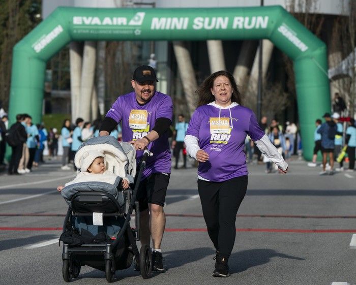 Kids and families walk and run the 2026 Mini Sun Run on April 19, 2026.
