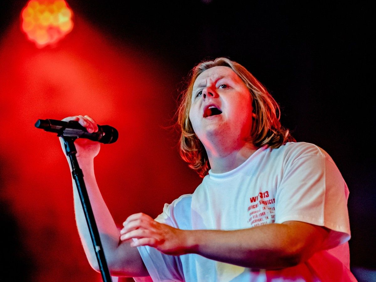 Lewis Capaldi surprises fans with impromptu performance at Vancouver Irish bar