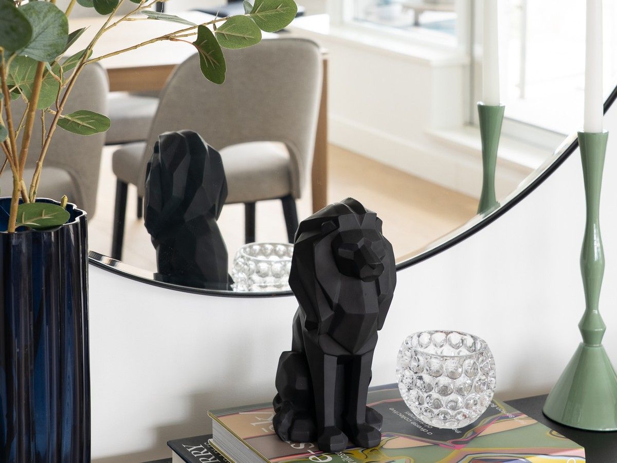 Using mirrors to enlarge your room and brighten your space