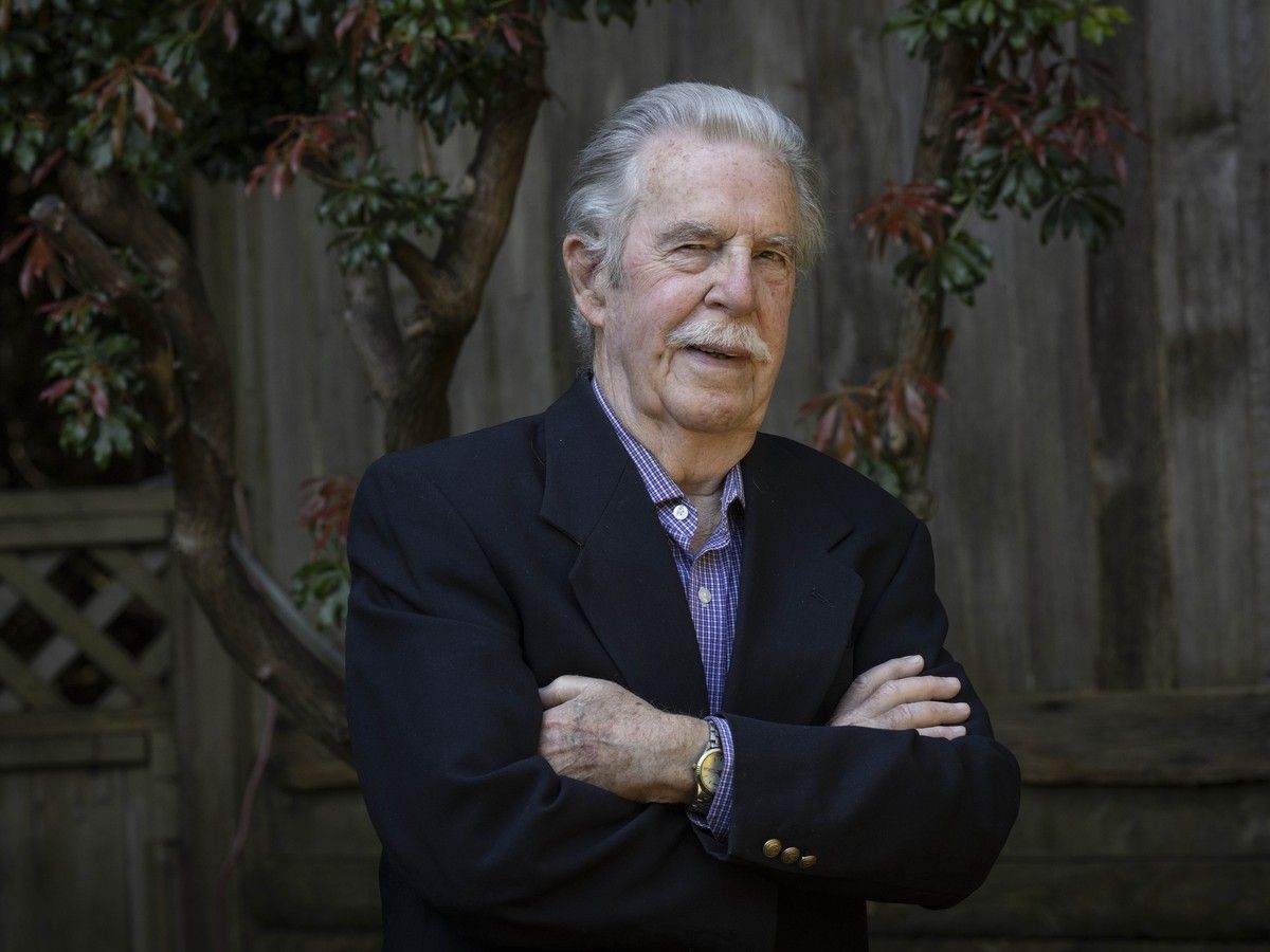 A fond farewell to the Vancouver Opera Chorus's elder statesman
