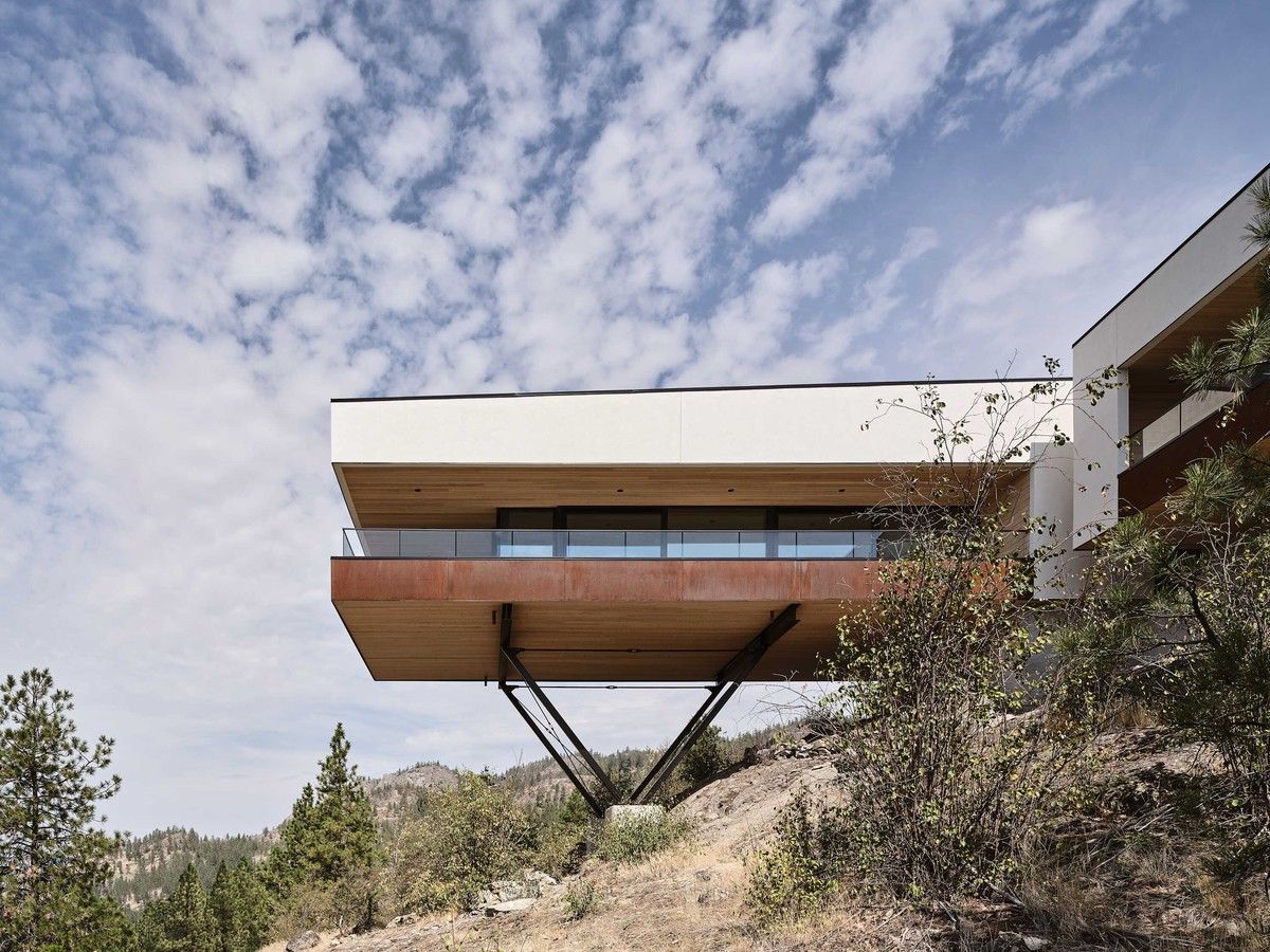 Conceived as an inhabited bridge, Kinglet Perch cantilevers 48 feet from a Naramata hillside lot.