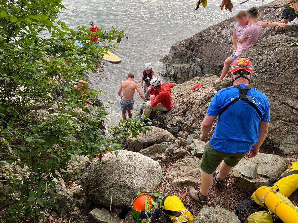 Cliff jumper injured near Lions Bay prompts safety warning