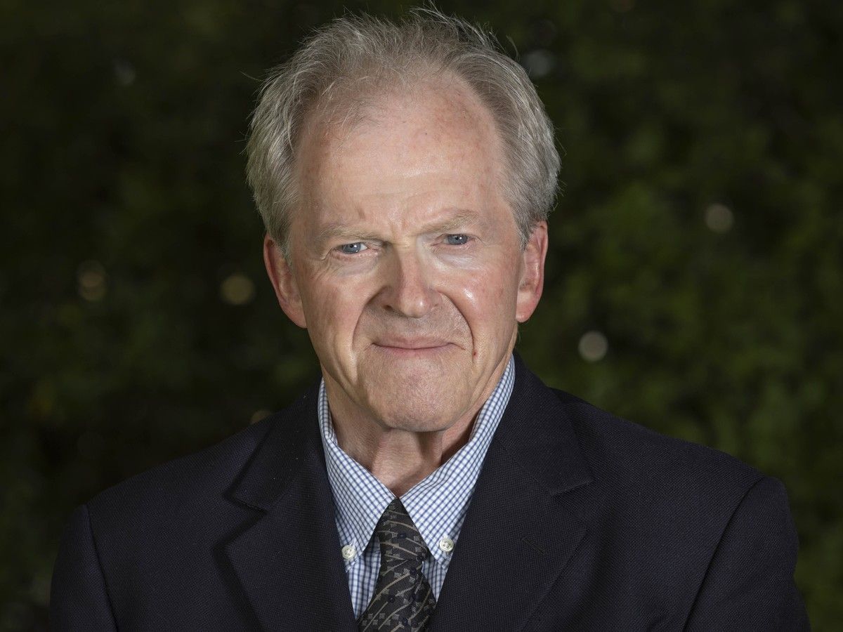 Vancouver Sun columnist Vaughn Palmer accepts 2026 Michener-Baxter Award