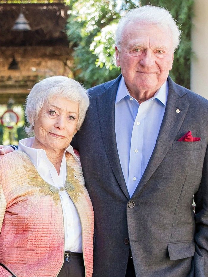  Frances and Samuel Belzberg received Simon Fraser University’s President’s Distinguished Community Leadership Award in 2016.