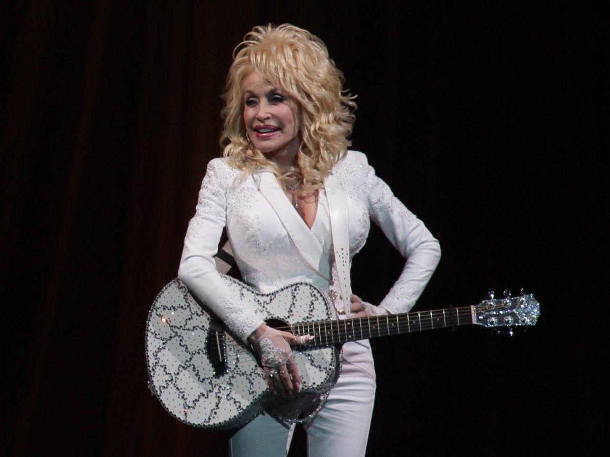 Dolly Parton at Rogers Arena in 2016.