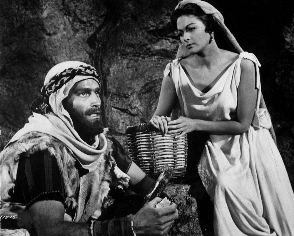  Charlton Heston and Yvonne De Carlo in the epic 1956 film ‘Ten Commandments’