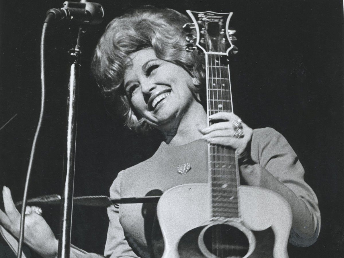  Dolly Parton performs as part of the Porter Wagoner show at the Queen Elizabeth Theatre.